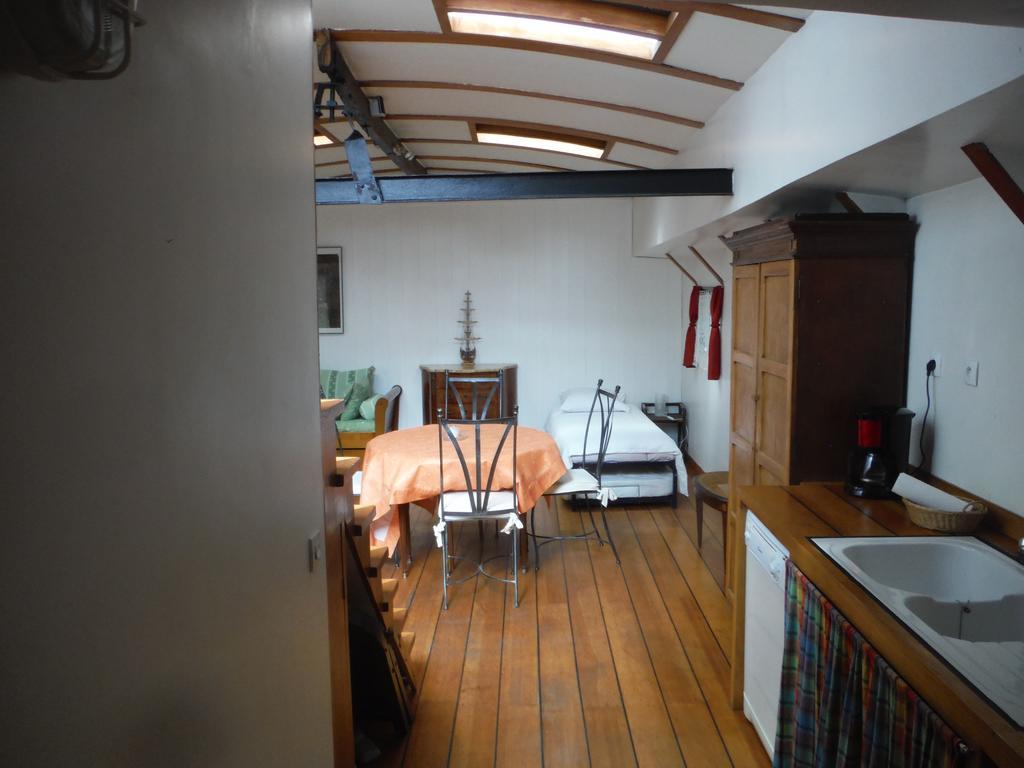 Peniche - Le Nenuphar Hotell Paris Rum bild
